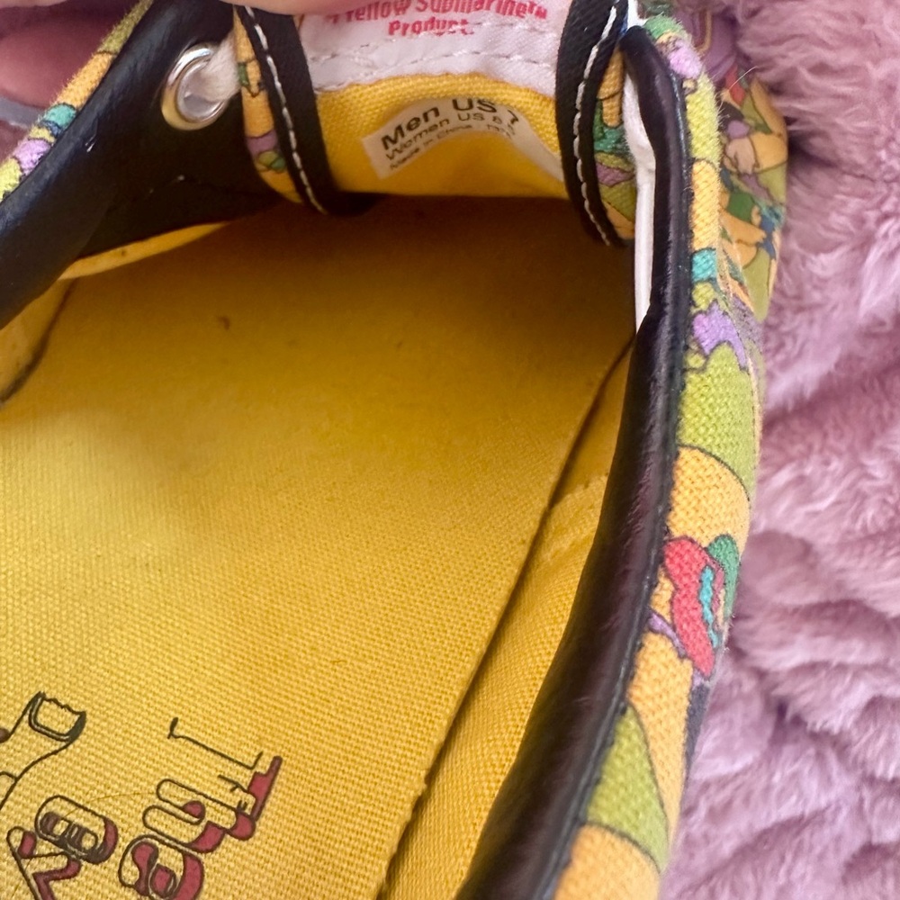 Vans x Beatles Yellow Submarine Shoes RARE Men’s 7/ Women’s 8.5 - Picture 3 of 5